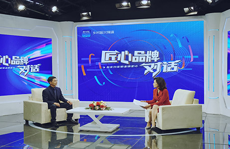 2022年央視匠心邀請(qǐng)朗通裝飾洪總做客欄目組，對(duì)話李雨霏老師